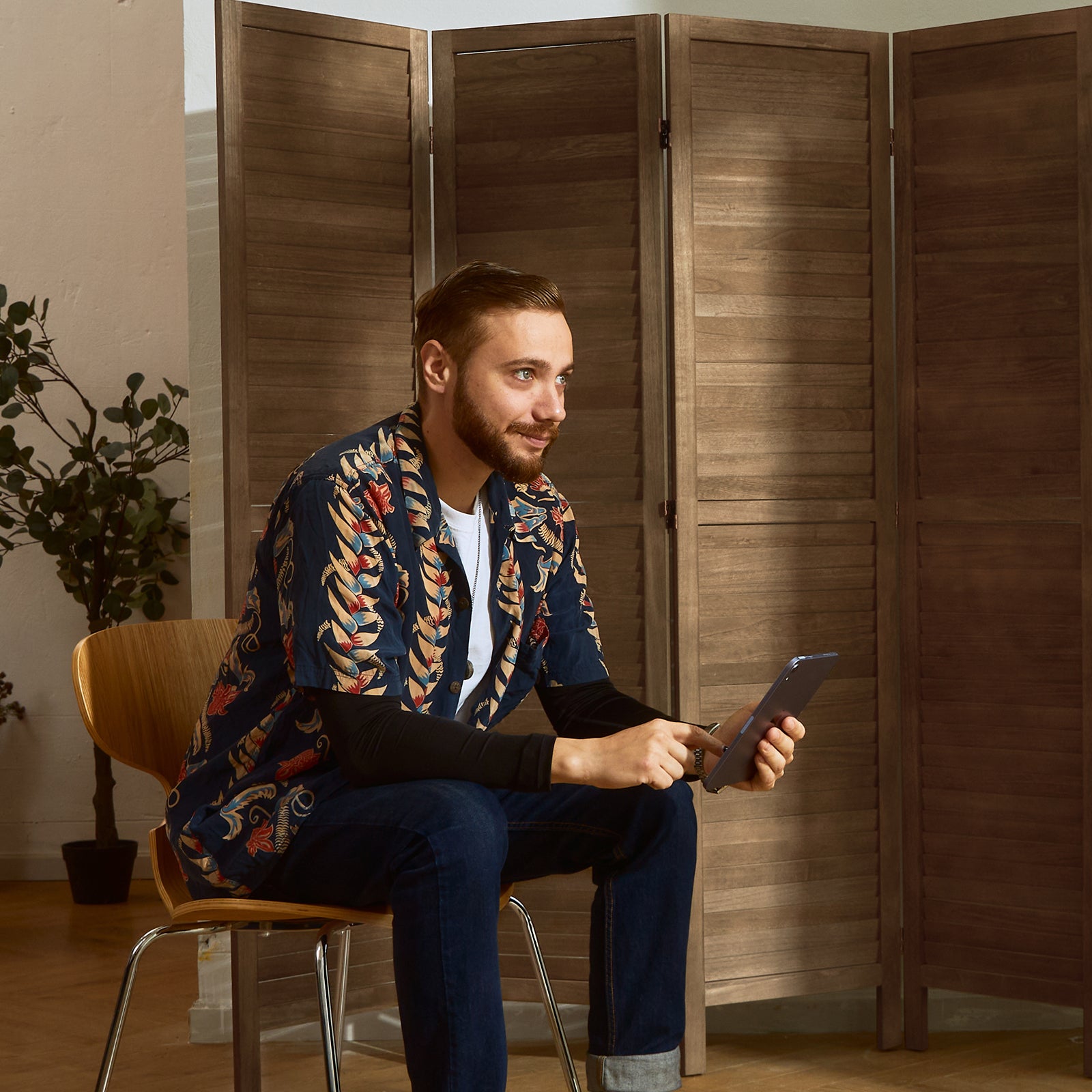 Walnut color classic wooden screen dividing a reading corner in the living room