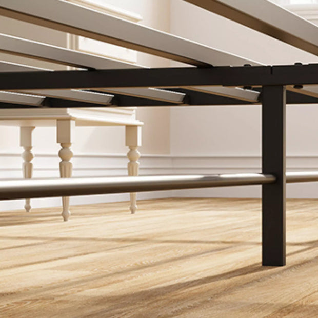 <strong>Sturdy Metal Base</strong>